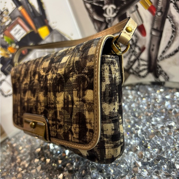 Coach Kristin Op Art pattern in a metallic gold EUC - Picture 12 of 14